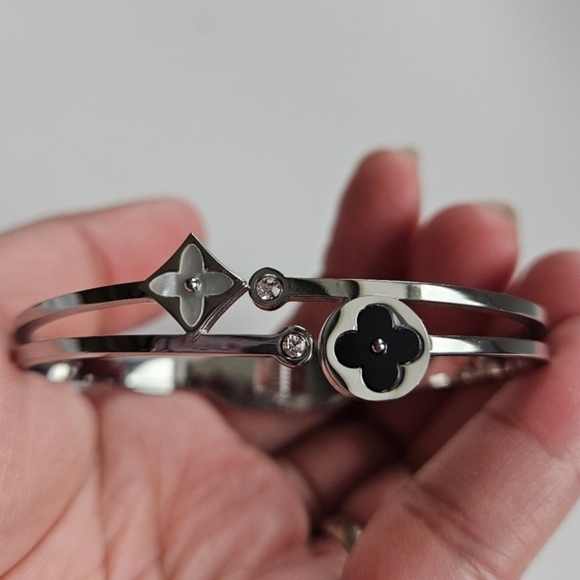 Bracelet Bangle Stainless Steel Silver plated NWOT - Picture 2 of 3